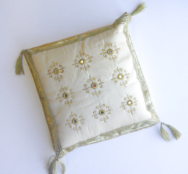 CUSHION, Indian - Cream